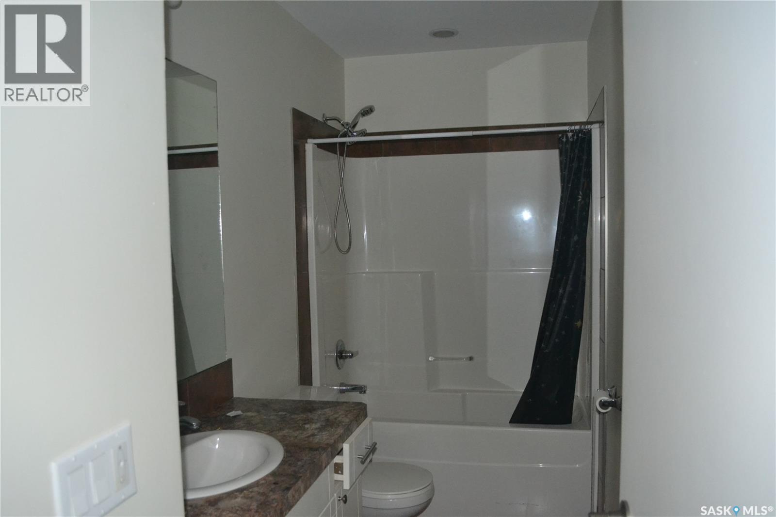 417 S Avenue S, Saskatoon, SK - Indoor Photo Showing Bathroom