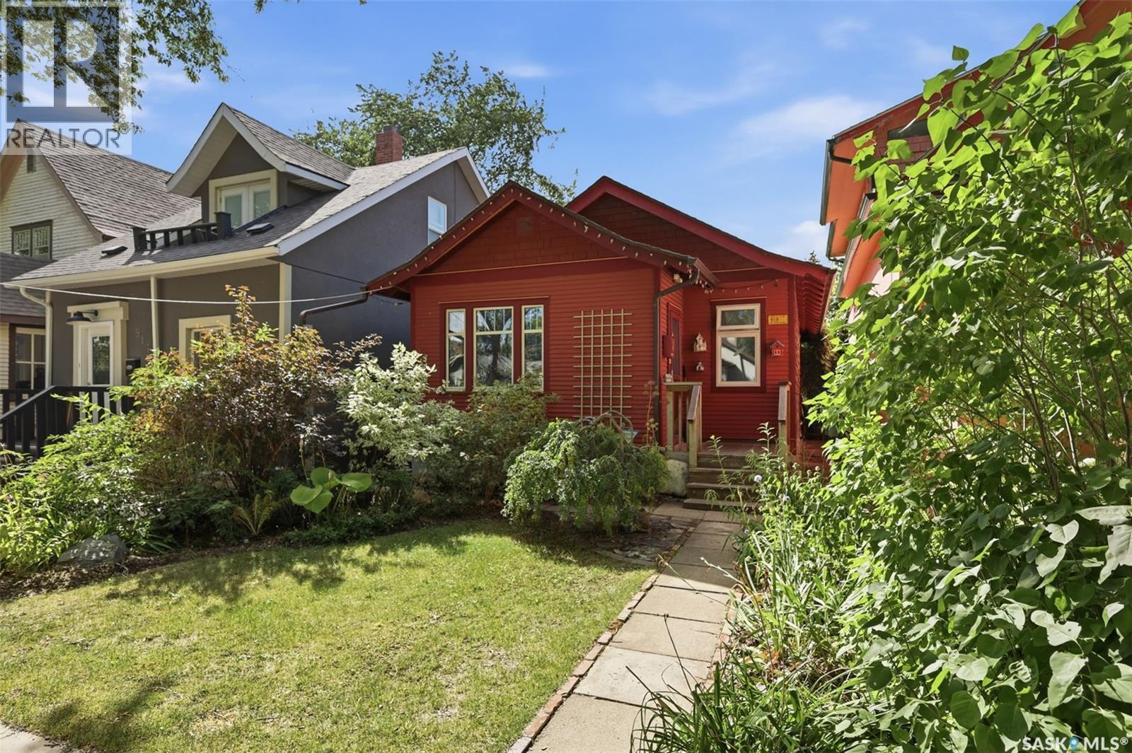 919 6Th Avenue N, Saskatoon, SK - Outdoor With Deck Patio Veranda