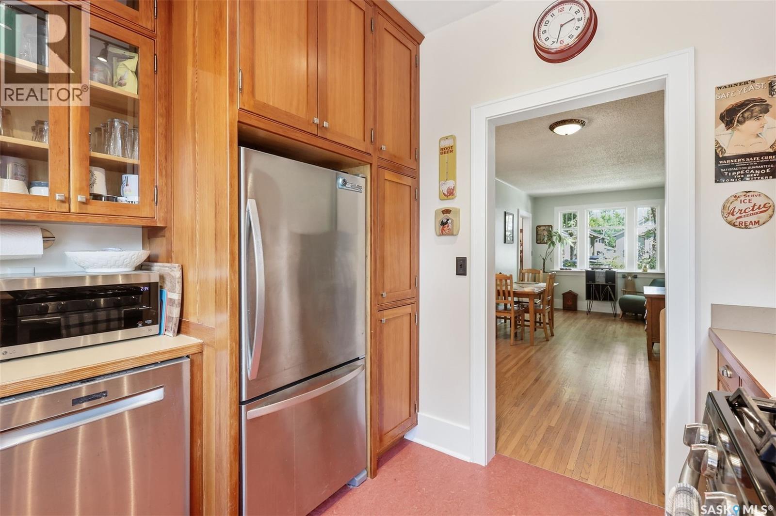 919 6Th Avenue N, Saskatoon, SK - Indoor Photo Showing Kitchen