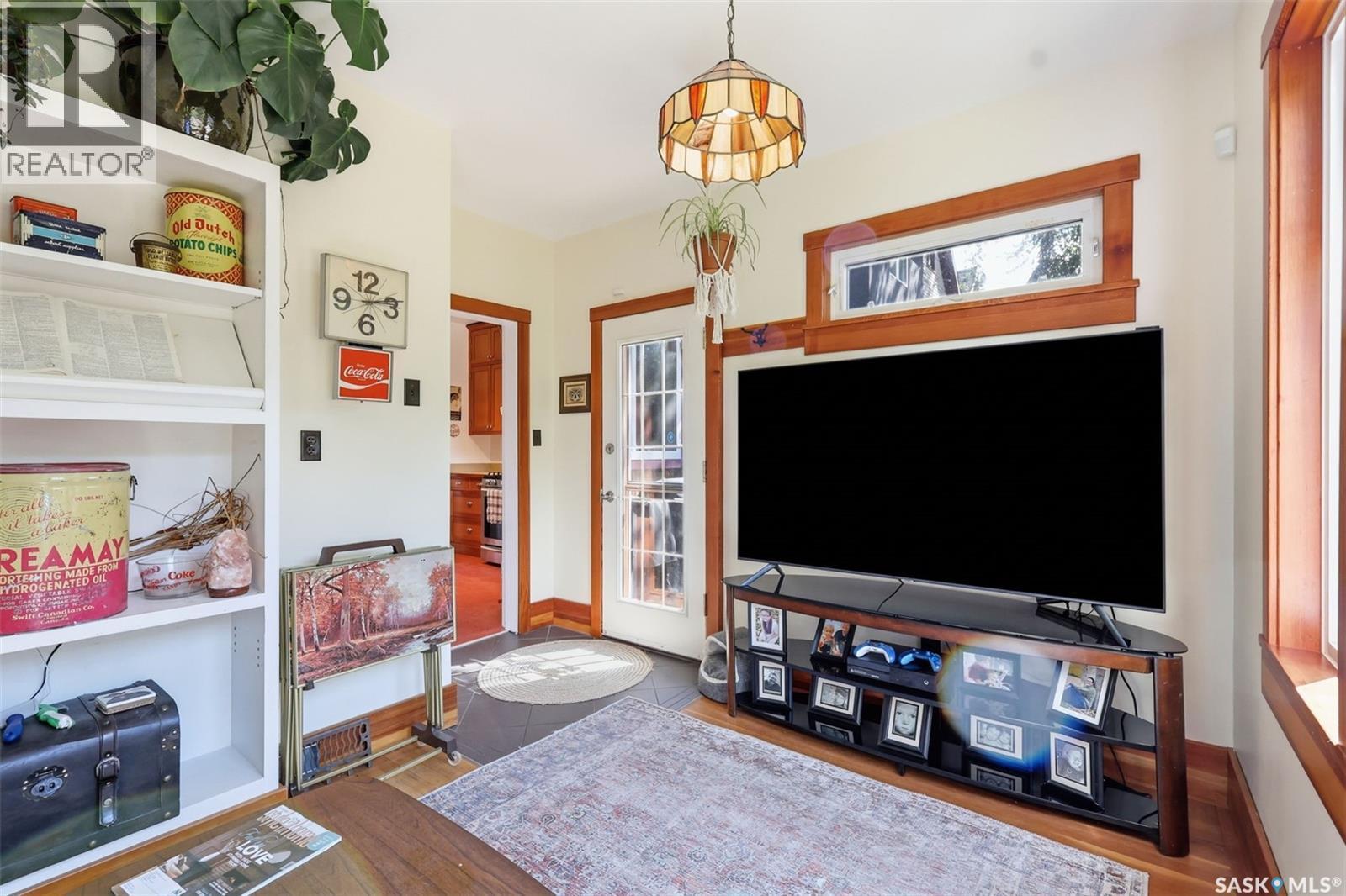 919 6Th Avenue N, Saskatoon, SK - Indoor