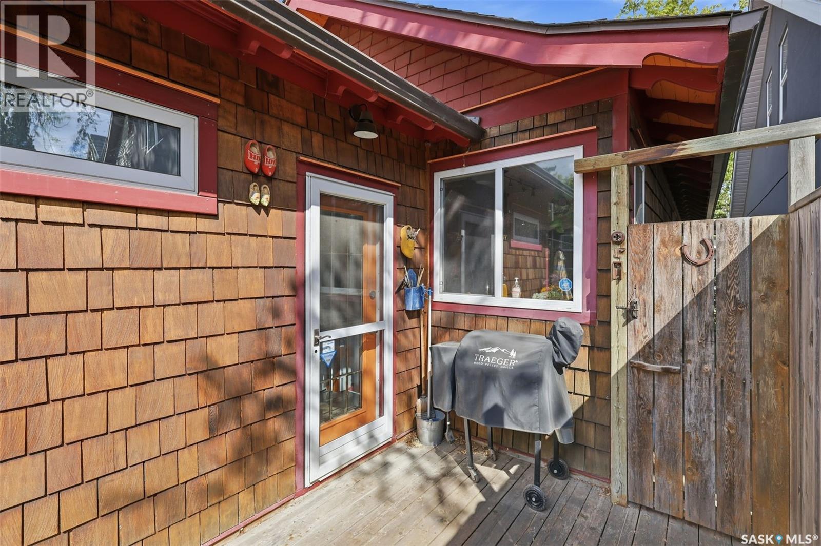 919 6Th Avenue N, Saskatoon, SK - Outdoor With Deck Patio Veranda