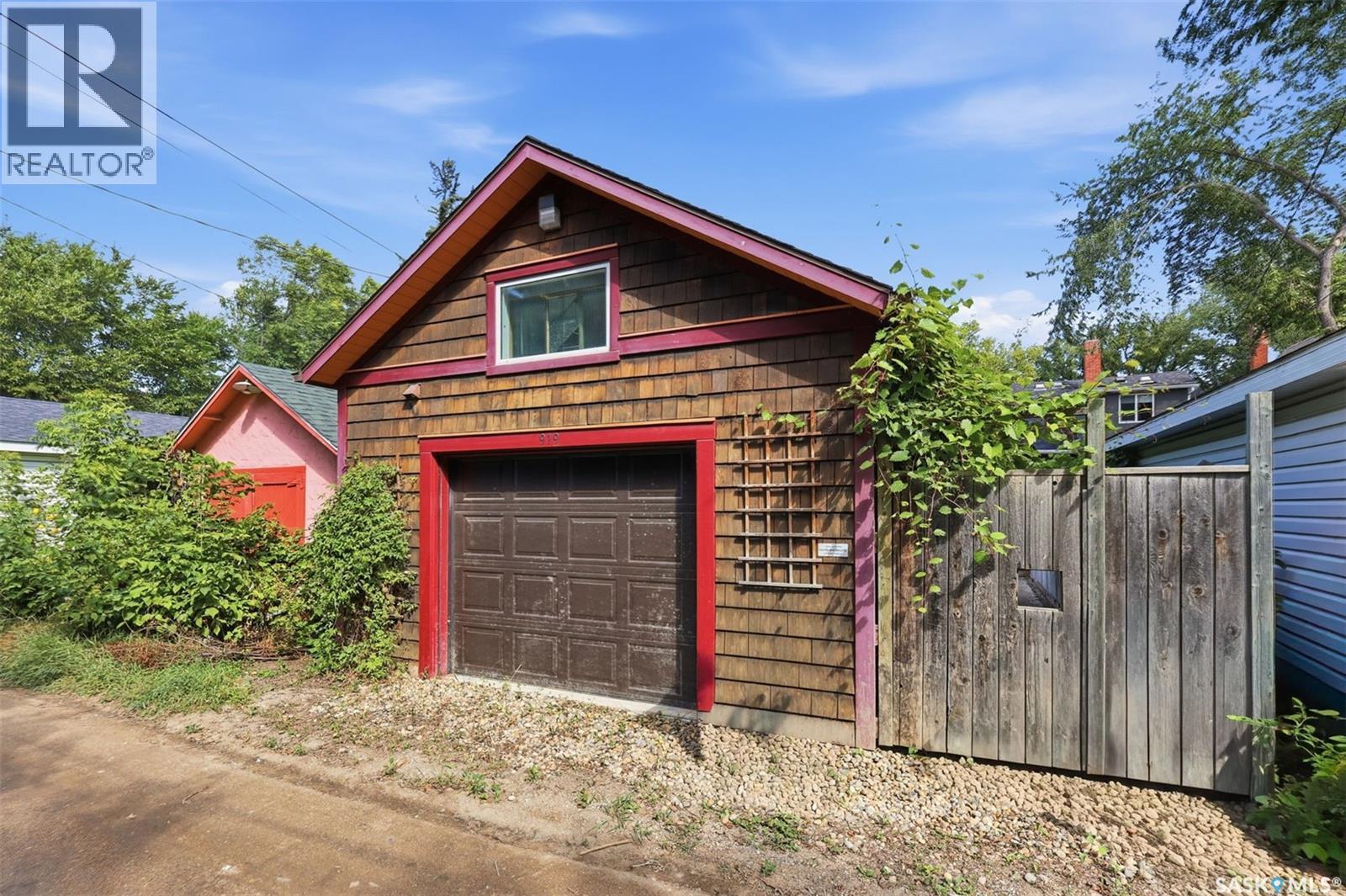 919 6Th Avenue N, Saskatoon, SK - Outdoor