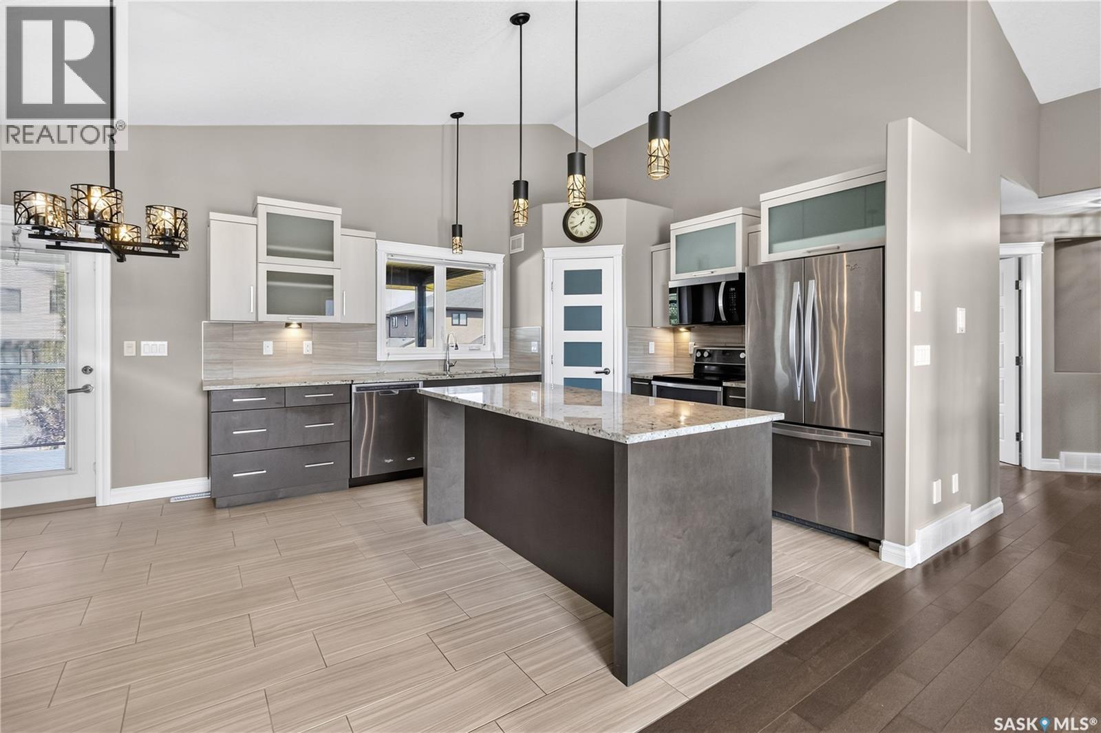 226 Mahabir Court, Saskatoon, SK - Indoor Photo Showing Kitchen With Upgraded Kitchen