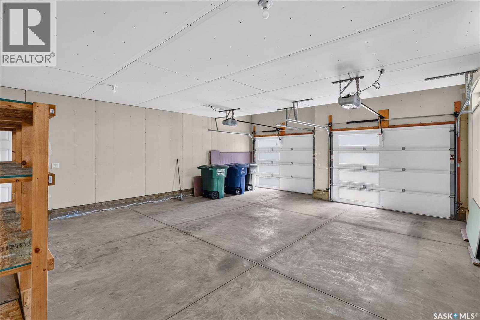 226 Mahabir Court, Saskatoon, SK - Indoor Photo Showing Garage