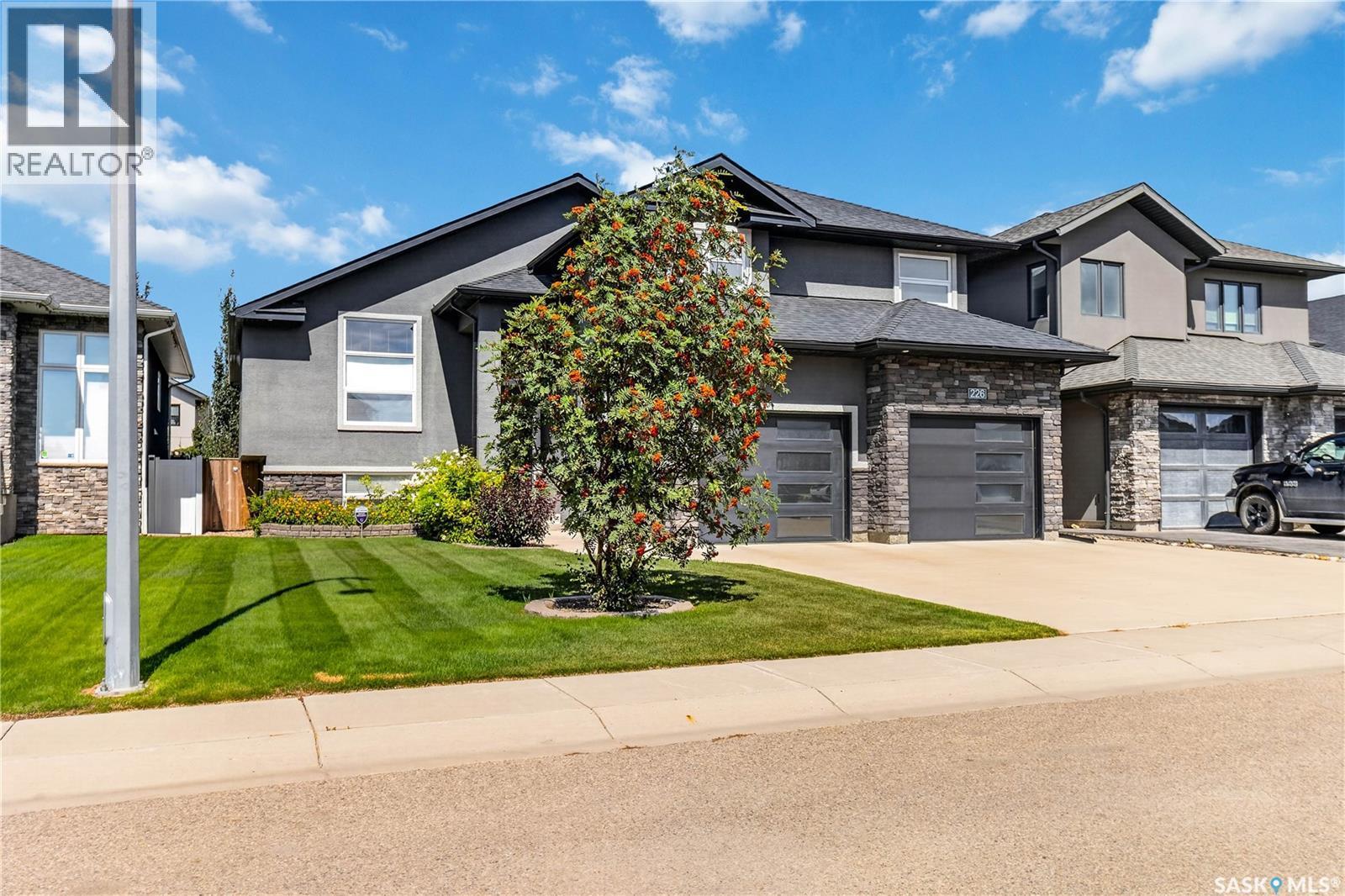 226 Mahabir Court, Saskatoon, SK - Outdoor With Facade