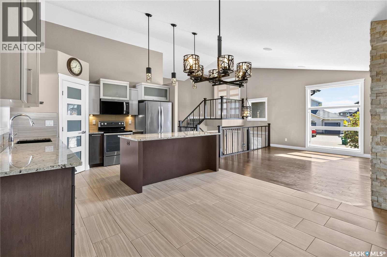 226 Mahabir Court, Saskatoon, SK - Indoor Photo Showing Kitchen With Upgraded Kitchen