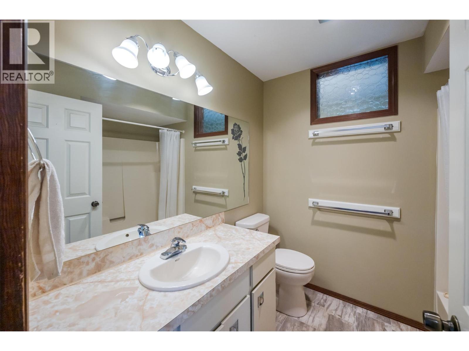 14 Bartlett Place, Osoyoos, BC - Indoor Photo Showing Bathroom