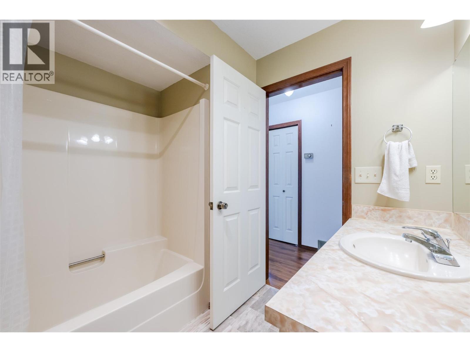 14 Bartlett Place, Osoyoos, BC - Indoor Photo Showing Bathroom