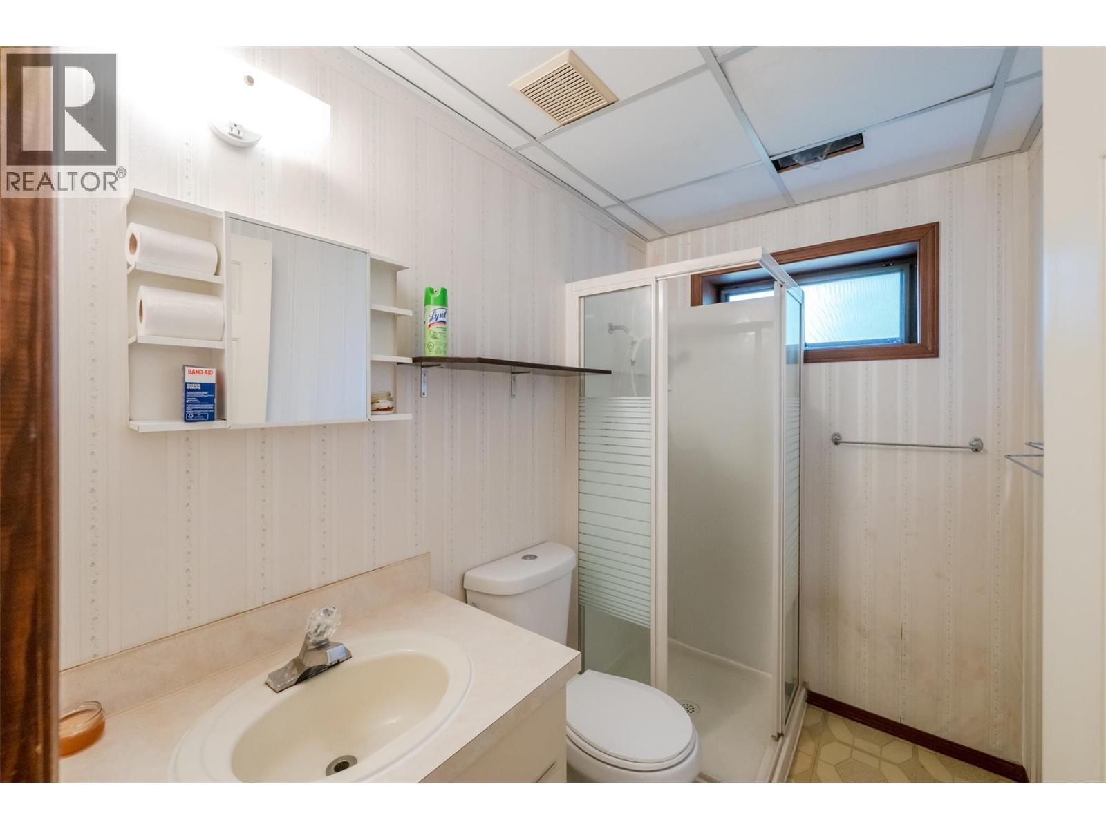 14 Bartlett Place, Osoyoos, BC - Indoor Photo Showing Bathroom