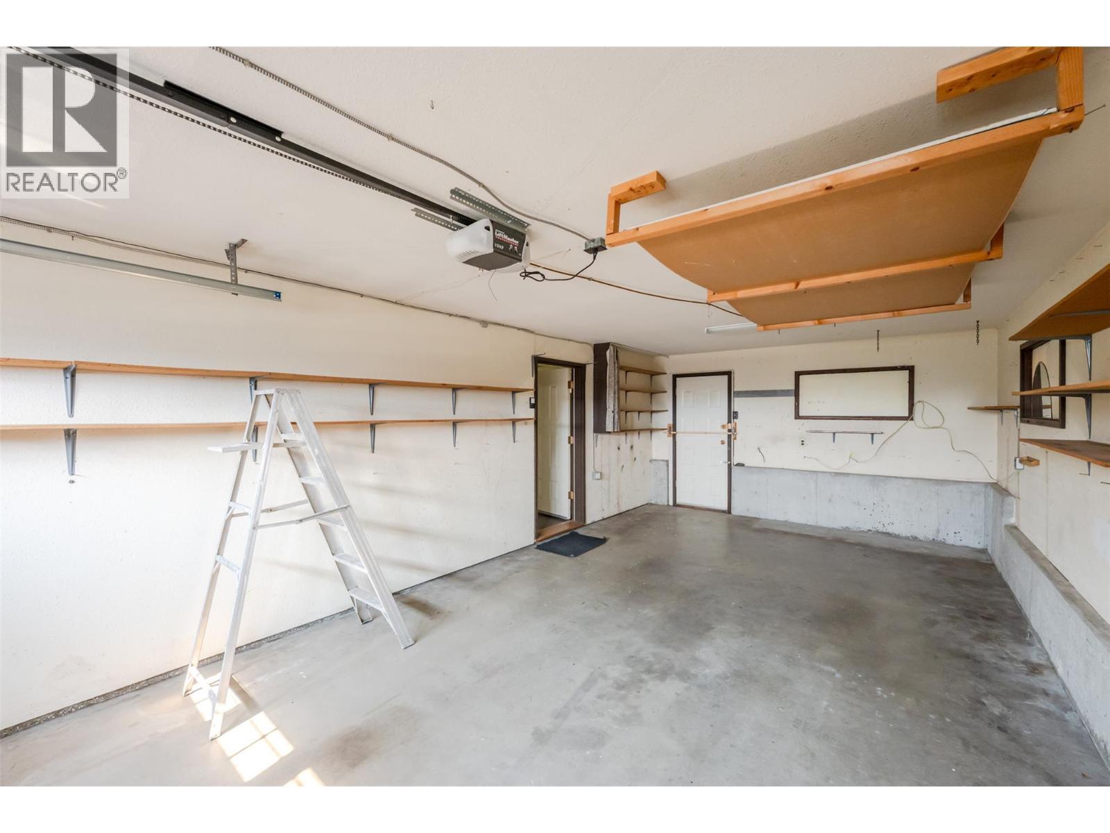 14 Bartlett Place, Osoyoos, BC - Indoor Photo Showing Garage
