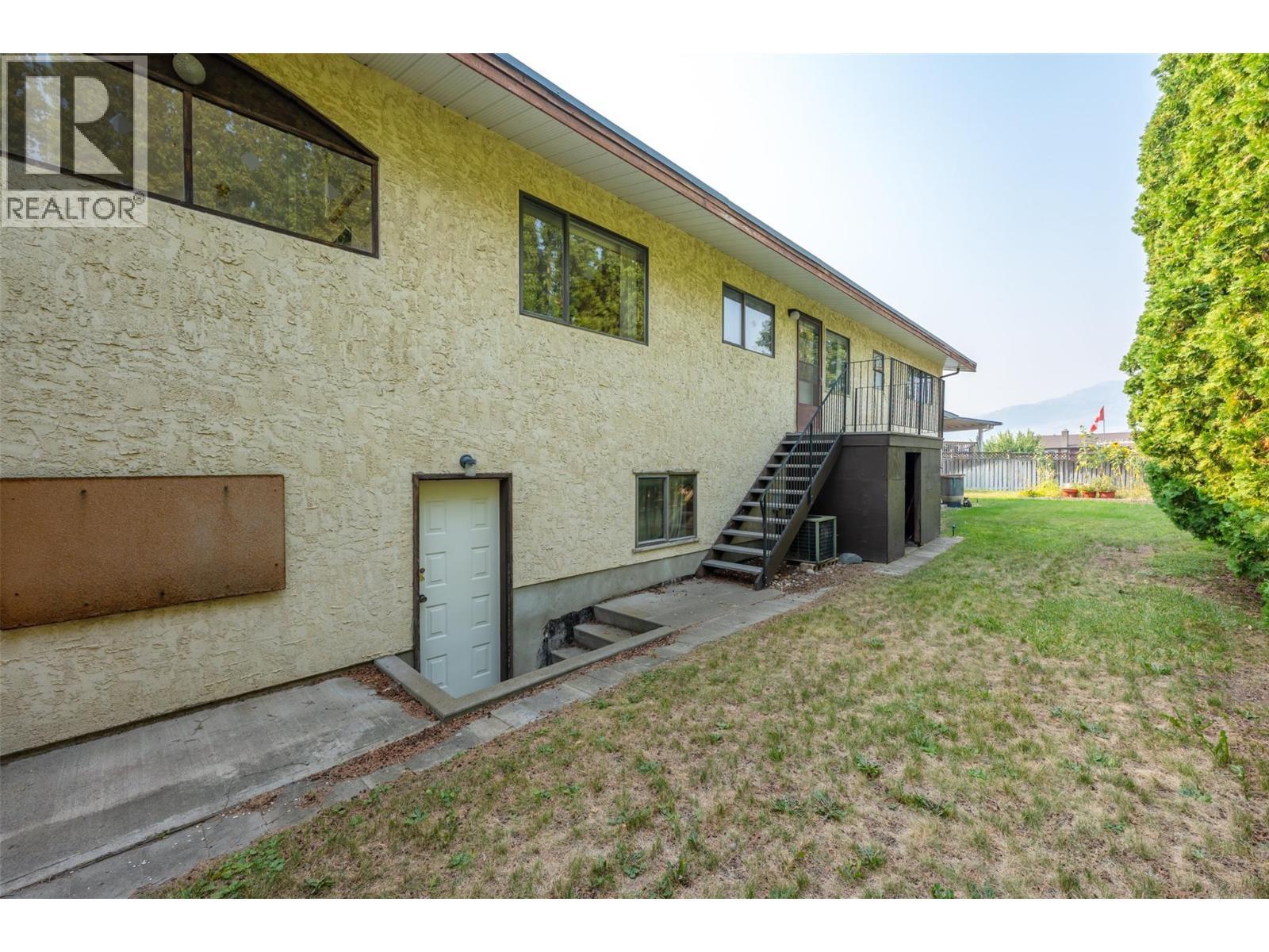 14 Bartlett Place, Osoyoos, BC - Outdoor With Exterior