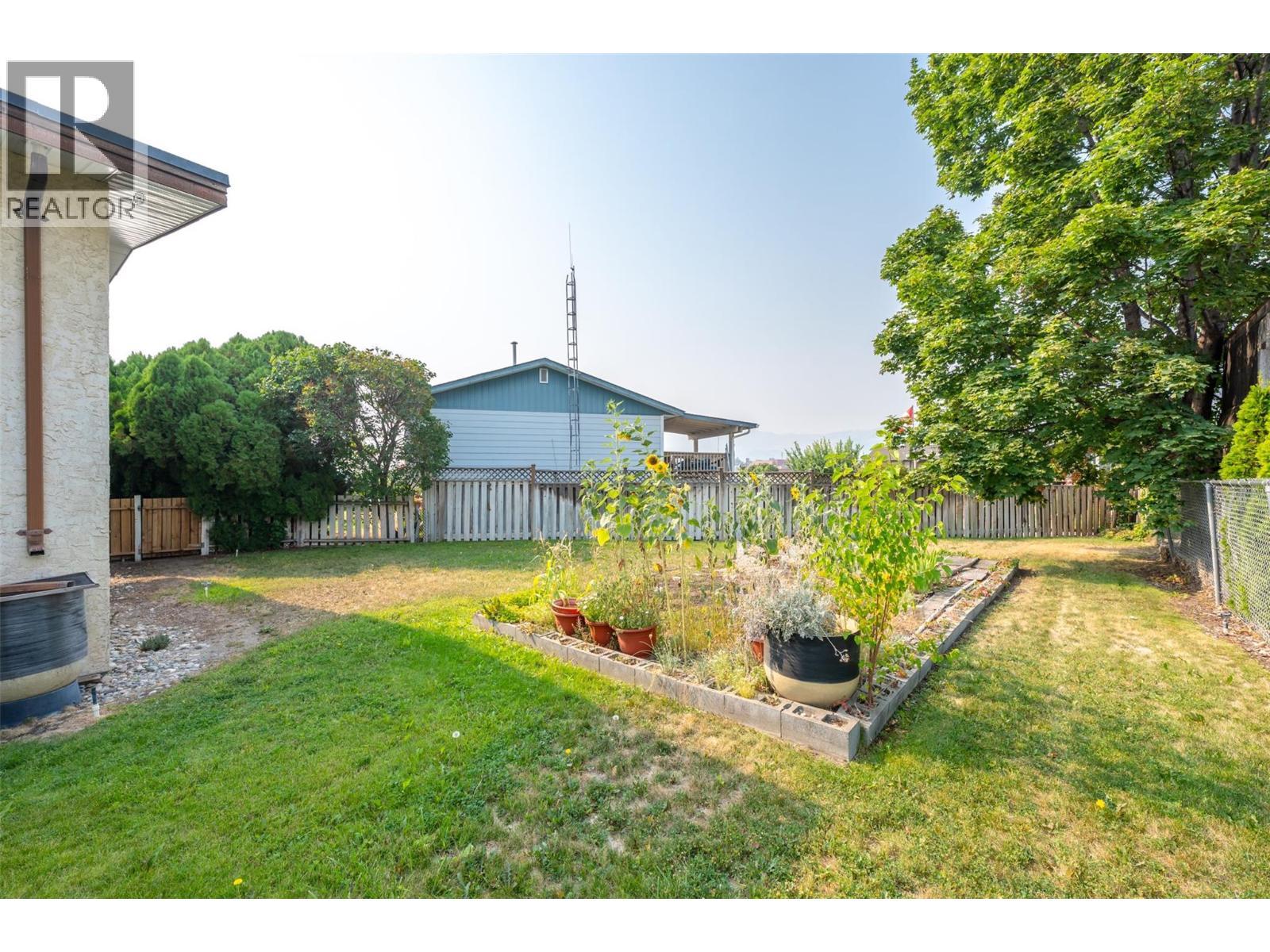 14 Bartlett Place, Osoyoos, BC - Outdoor