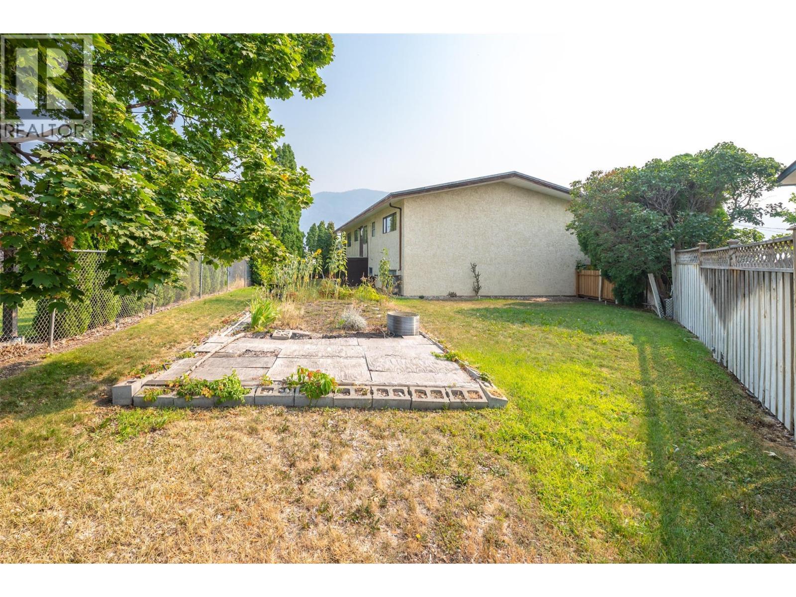 14 Bartlett Place, Osoyoos, BC - Outdoor