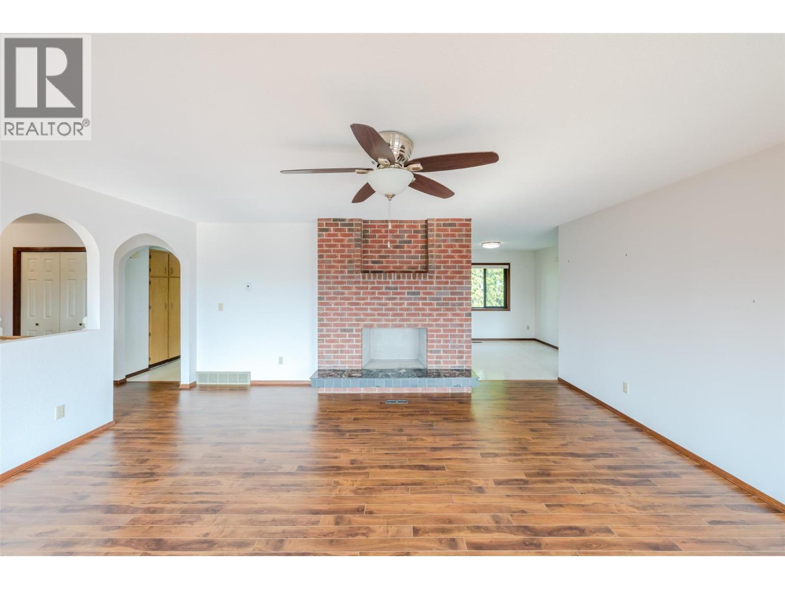 14 Bartlett Place, Osoyoos, BC - Indoor With Fireplace