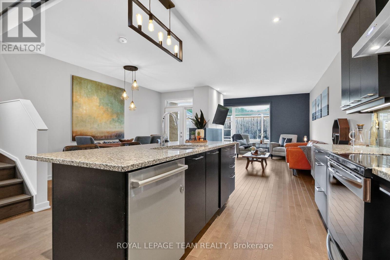 140 Larimar Circle, Ottawa, ON - Indoor Photo Showing Kitchen