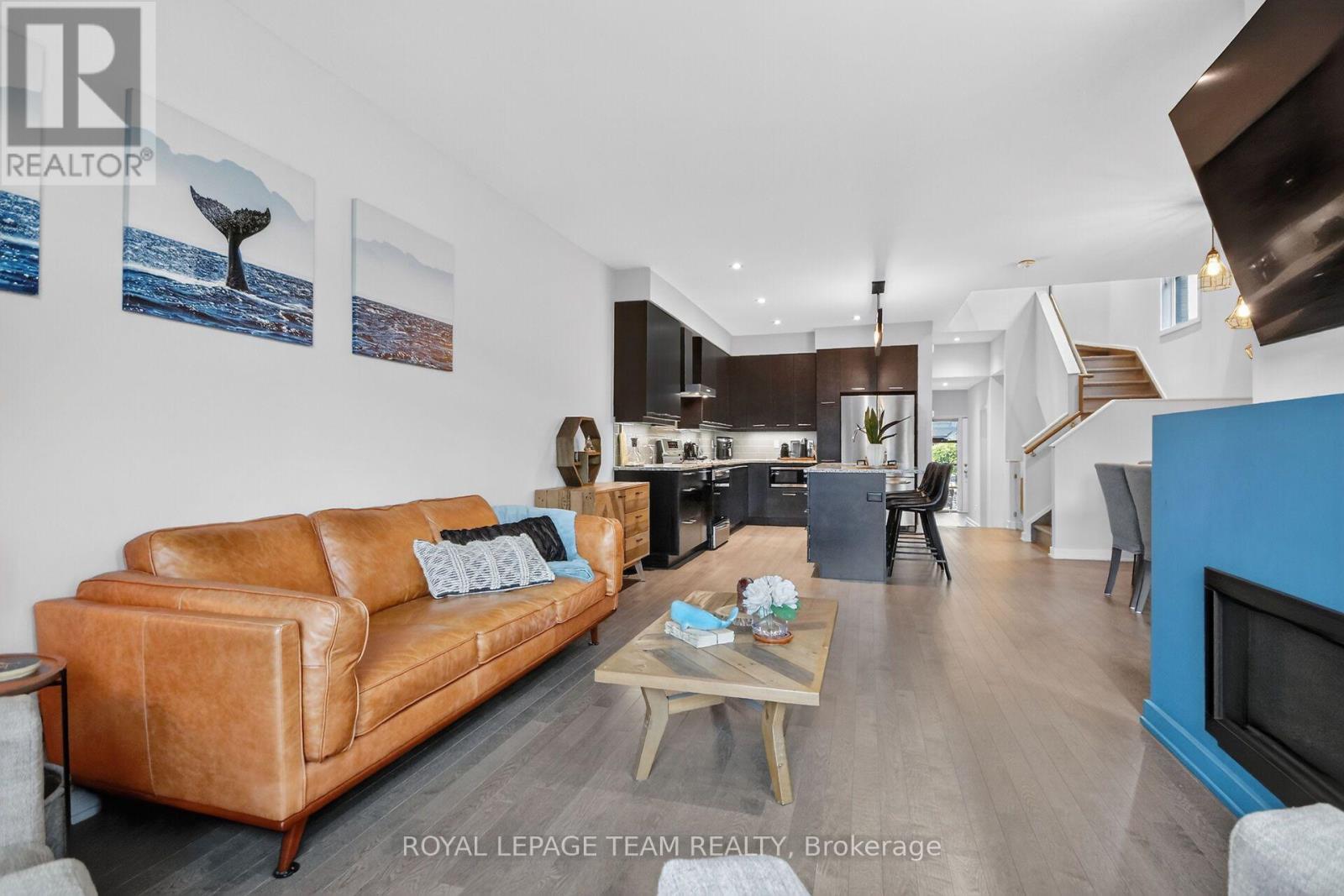 140 Larimar Circle, Ottawa, ON - Indoor Photo Showing Living Room