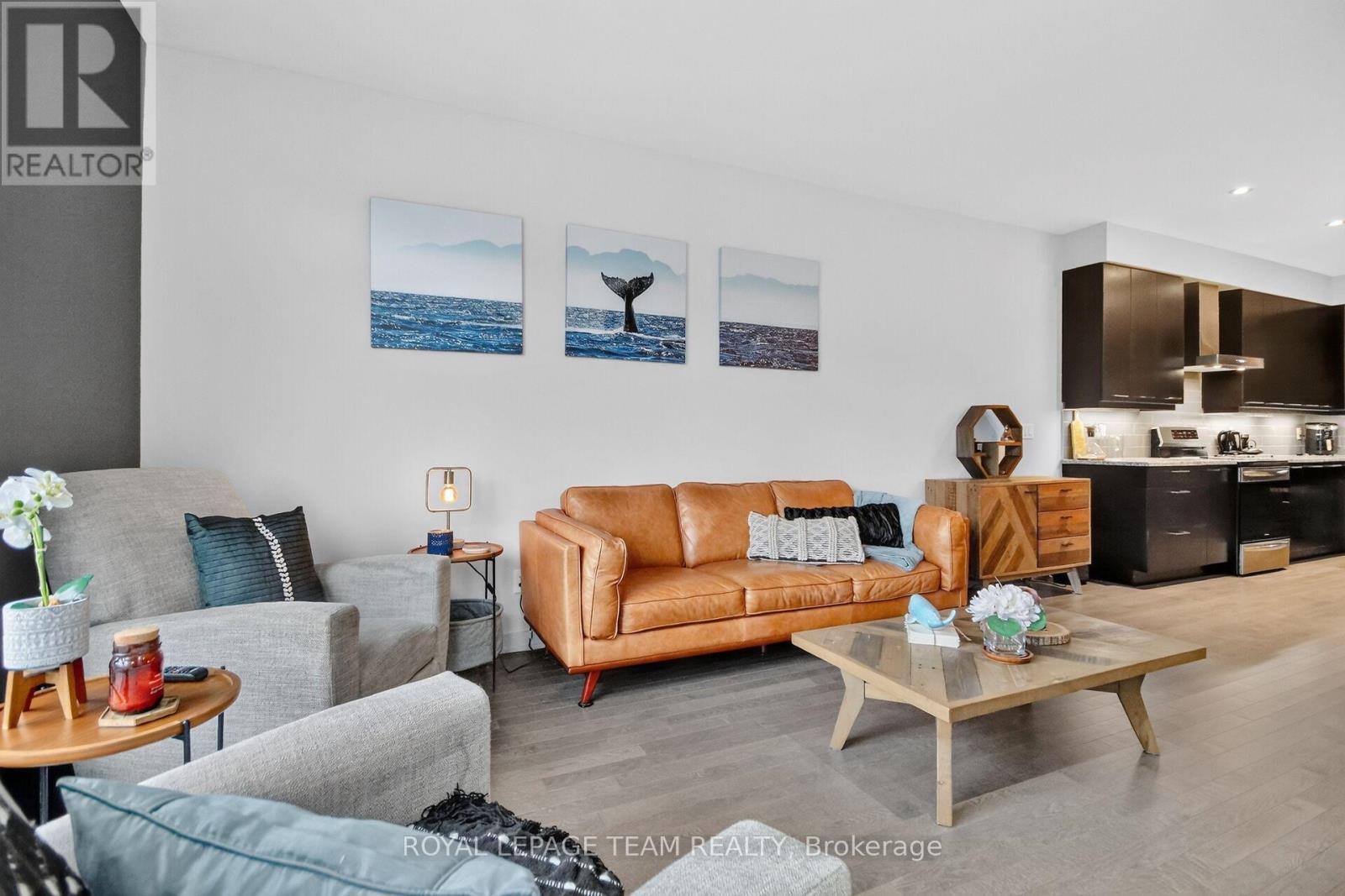 140 Larimar Circle, Ottawa, ON - Indoor Photo Showing Living Room