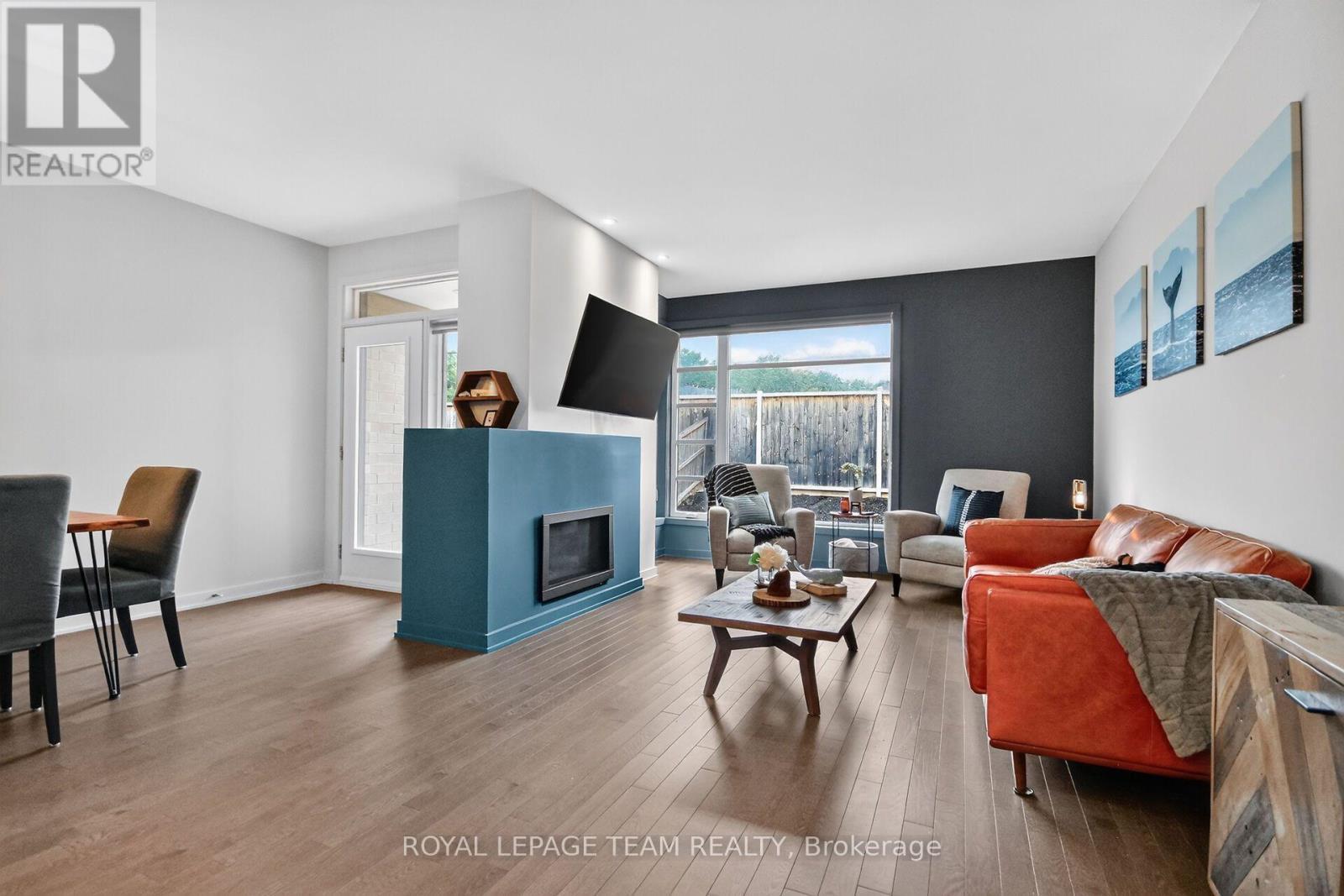 140 Larimar Circle, Ottawa, ON - Indoor Photo Showing Living Room With Fireplace