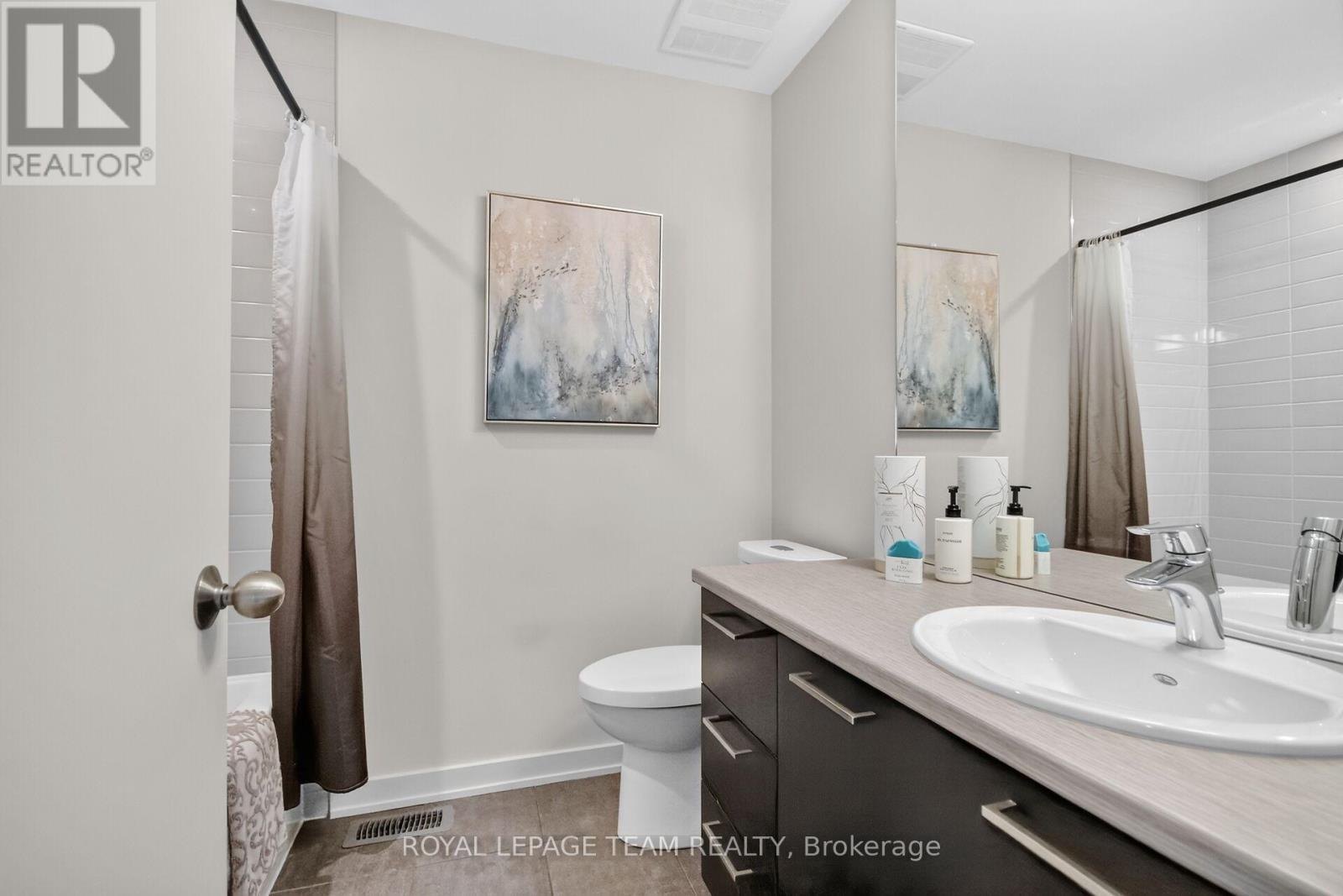 140 Larimar Circle, Ottawa, ON - Indoor Photo Showing Bathroom