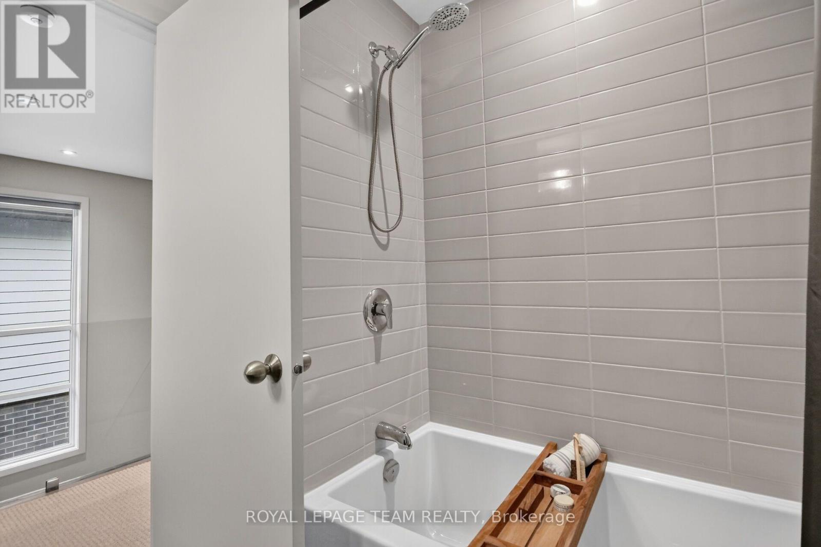 140 Larimar Circle, Ottawa, ON - Indoor Photo Showing Bathroom