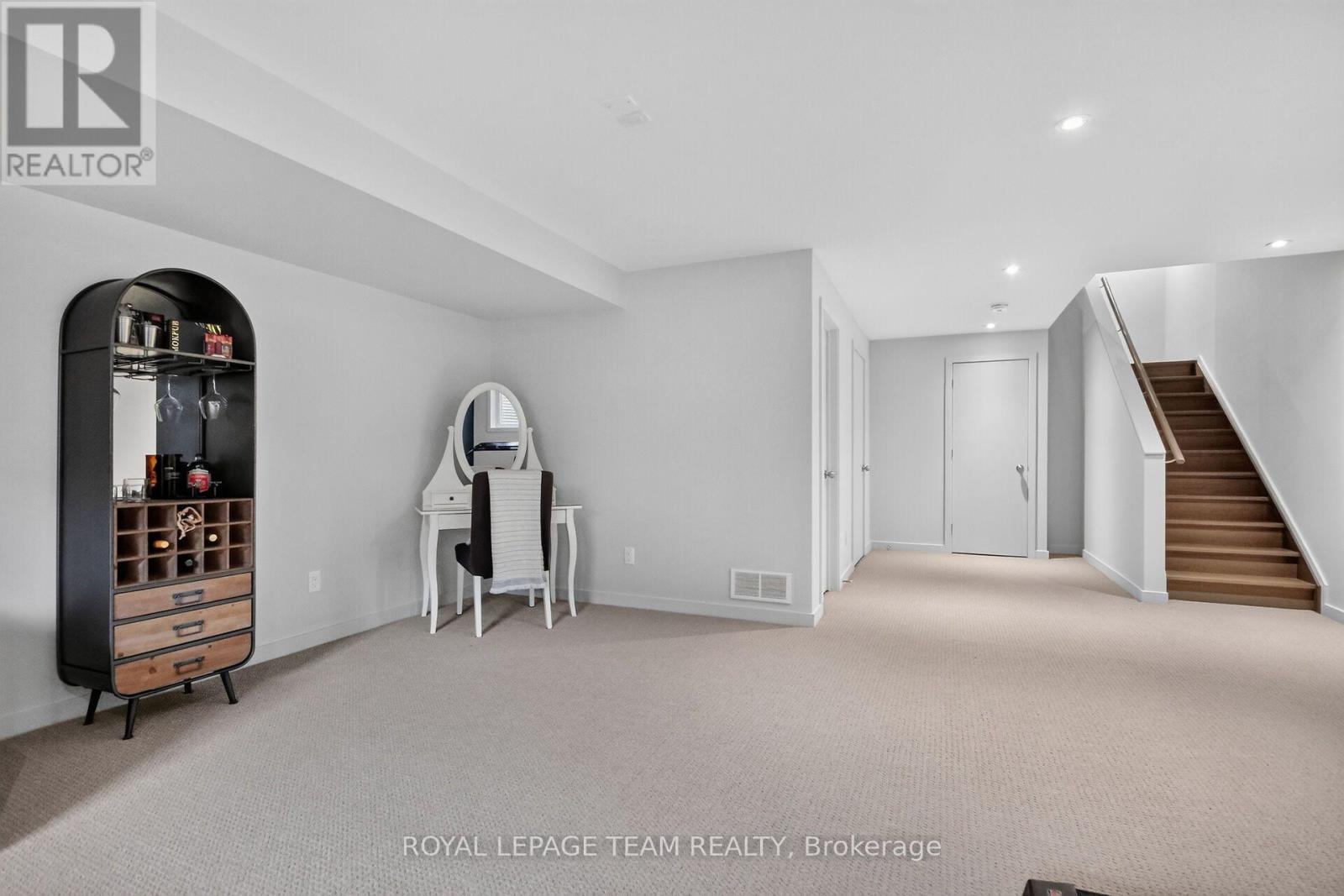 140 Larimar Circle, Ottawa, ON - Indoor Photo Showing Other Room