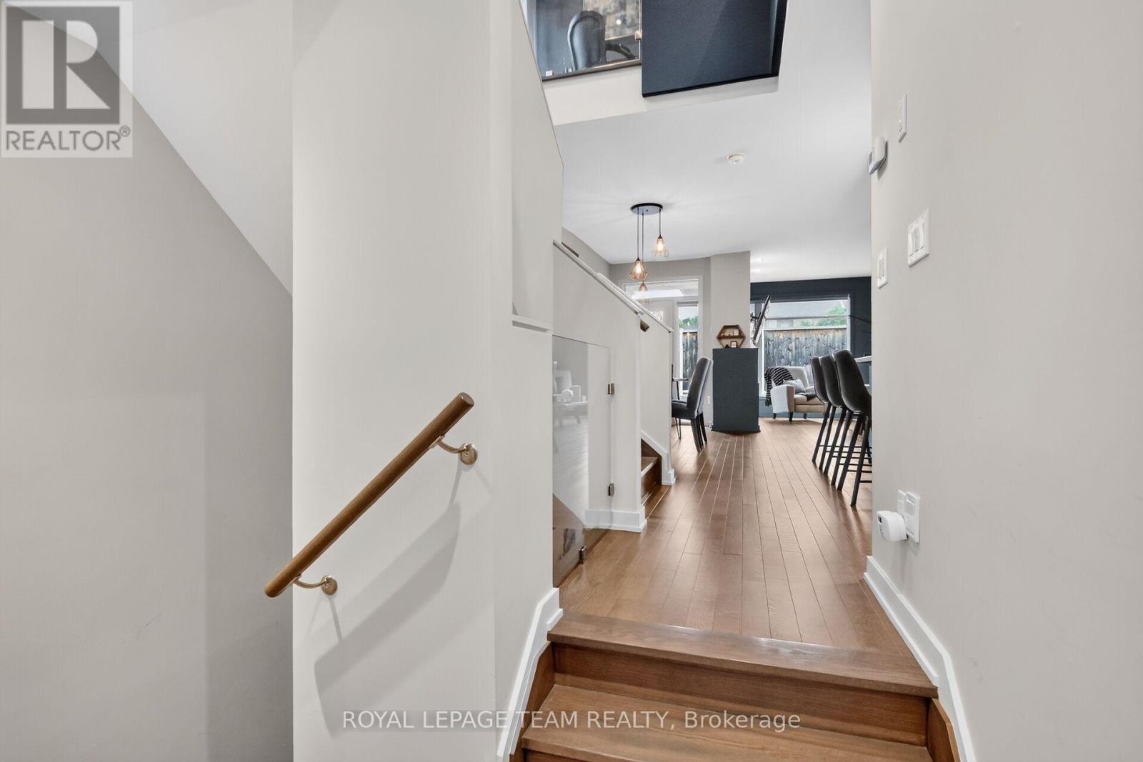 140 Larimar Circle, Ottawa, ON - Indoor Photo Showing Other Room