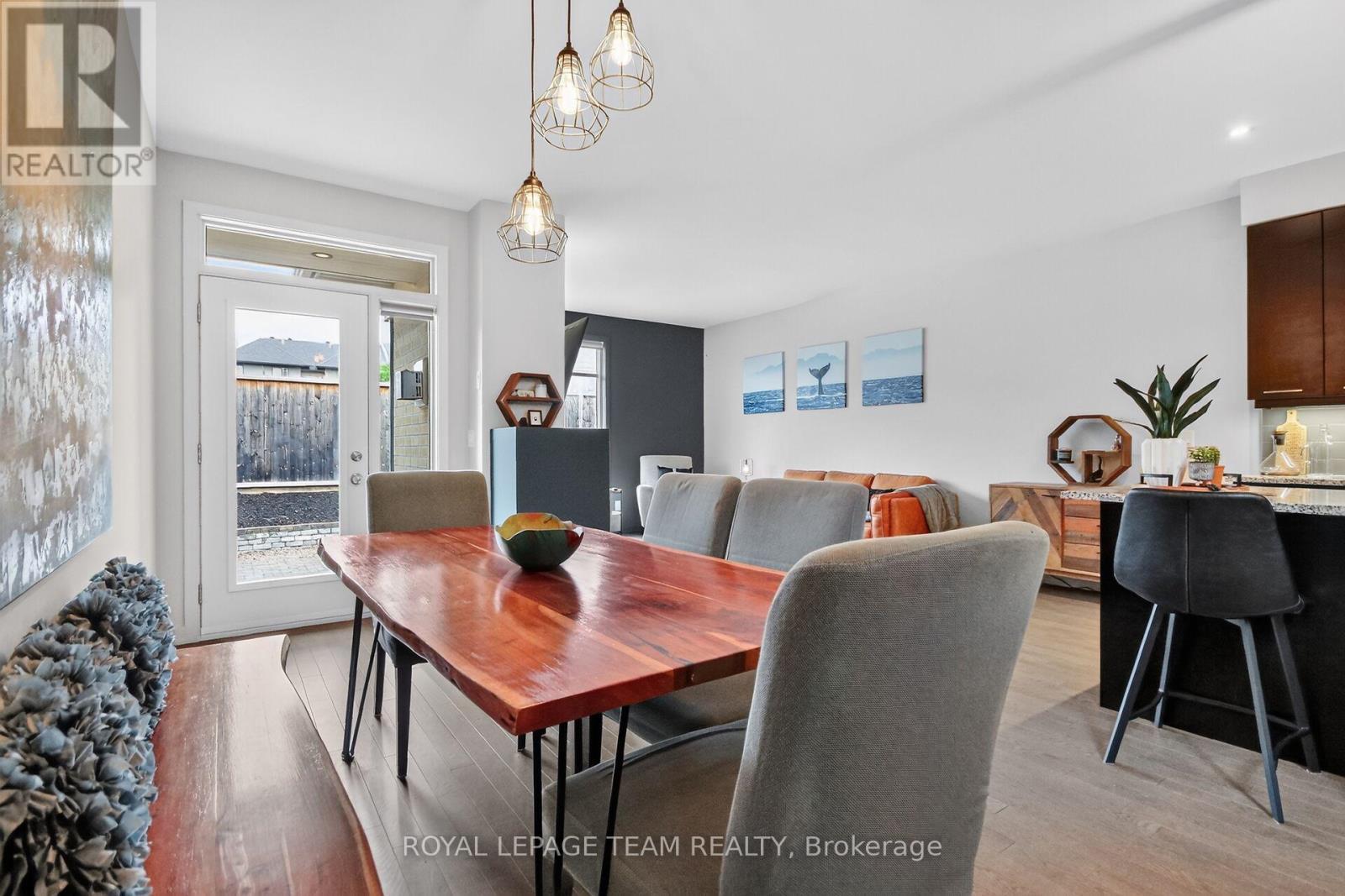 140 Larimar Circle, Ottawa, ON - Indoor Photo Showing Dining Room
