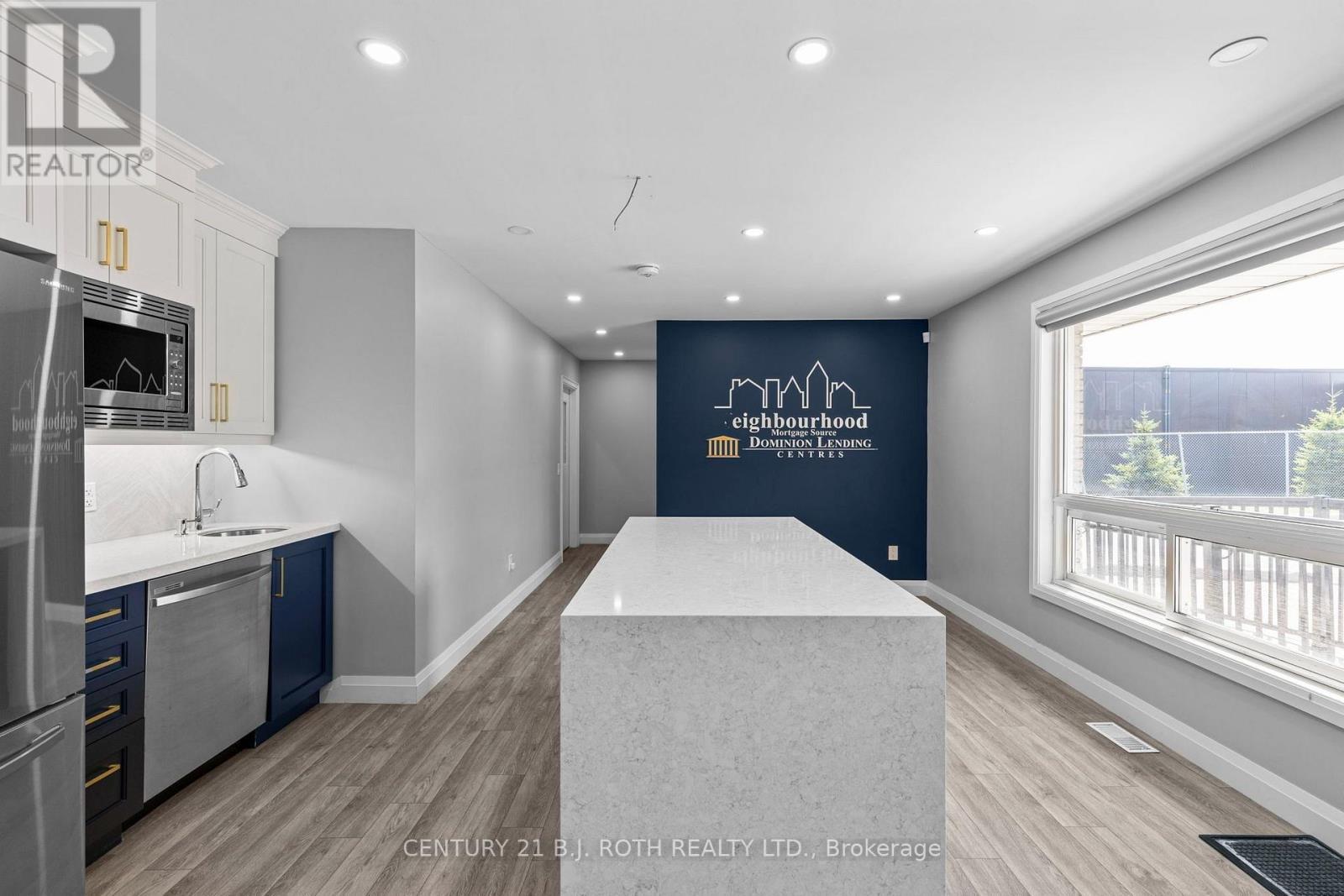 355 Mapleview Drive W, Barrie, ON - Indoor Photo Showing Kitchen