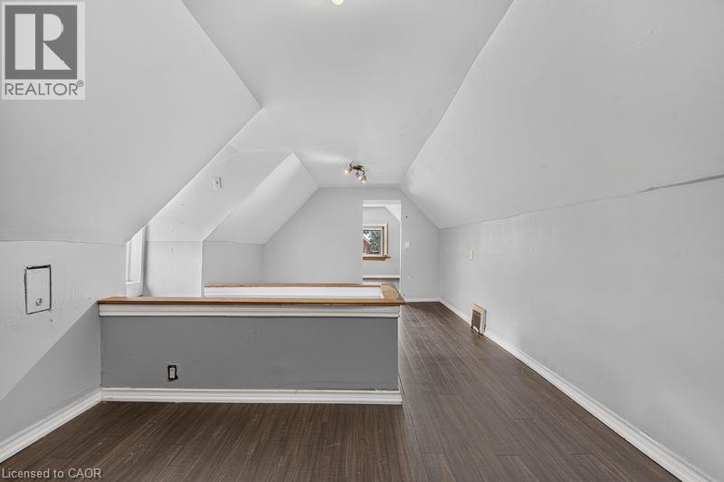 99 Leeming Street, Hamilton, ON - Indoor Photo Showing Other Room