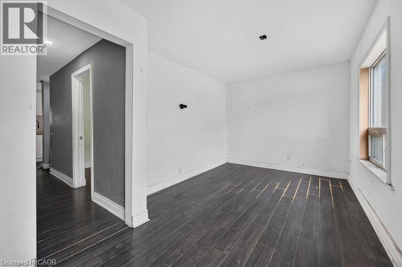 99 Leeming Street, Hamilton, ON - Indoor Photo Showing Other Room