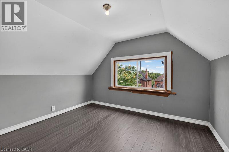 99 Leeming Street, Hamilton, ON - Indoor Photo Showing Other Room