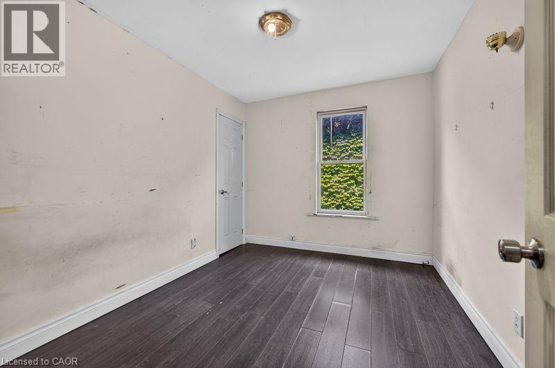 99 Leeming Street, Hamilton, ON - Indoor Photo Showing Other Room
