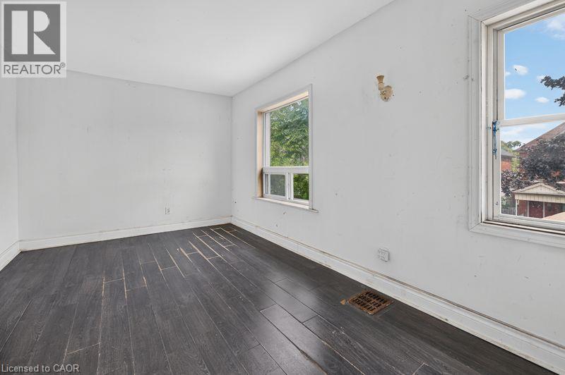 99 Leeming Street, Hamilton, ON - Indoor Photo Showing Other Room