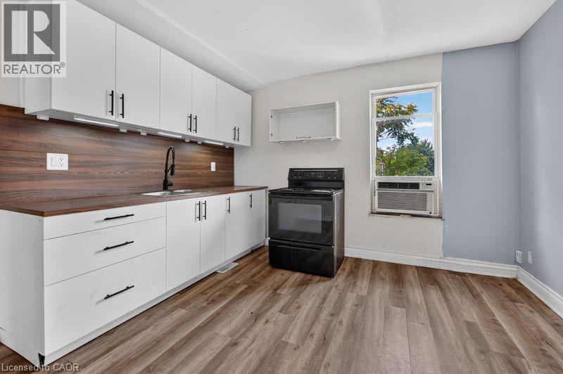 99 Leeming Street, Hamilton, ON - Indoor Photo Showing Kitchen