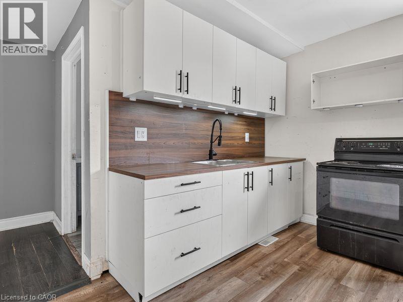 99 Leeming Street, Hamilton, ON - Indoor Photo Showing Kitchen