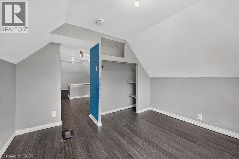 99 Leeming Street, Hamilton, ON - Indoor Photo Showing Other Room