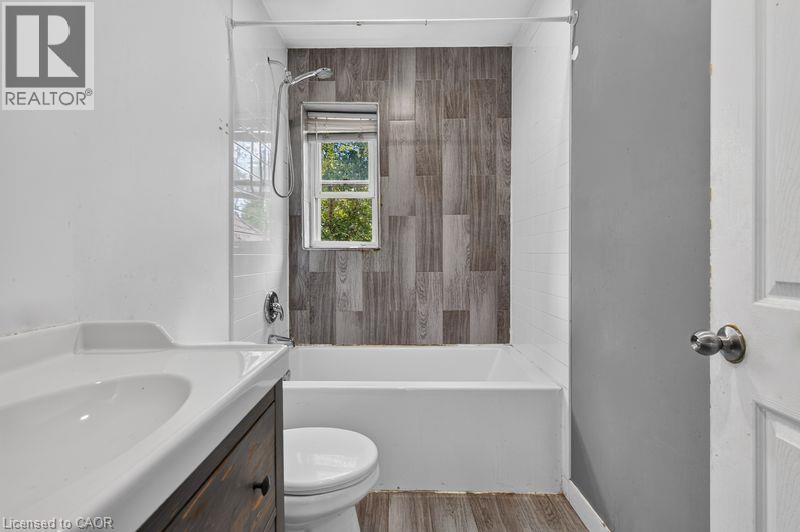 99 Leeming Street, Hamilton, ON - Indoor Photo Showing Bathroom