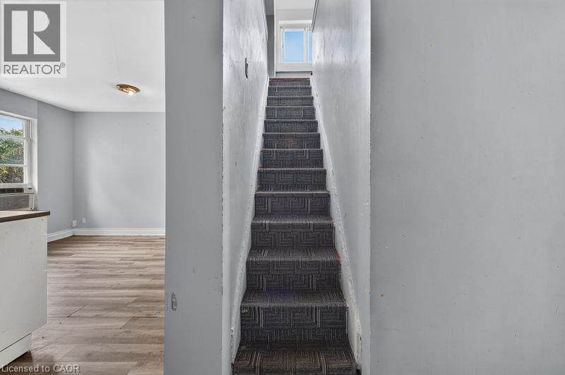 99 Leeming Street, Hamilton, ON - Indoor Photo Showing Other Room