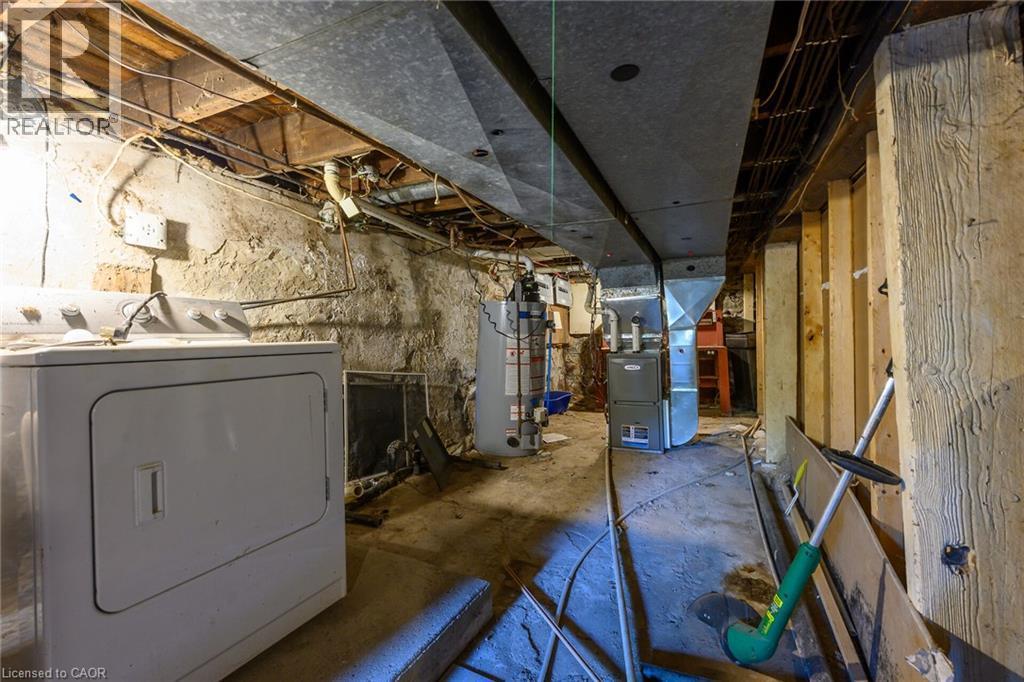 99 Leeming Street, Hamilton, ON - Indoor Photo Showing Other Room