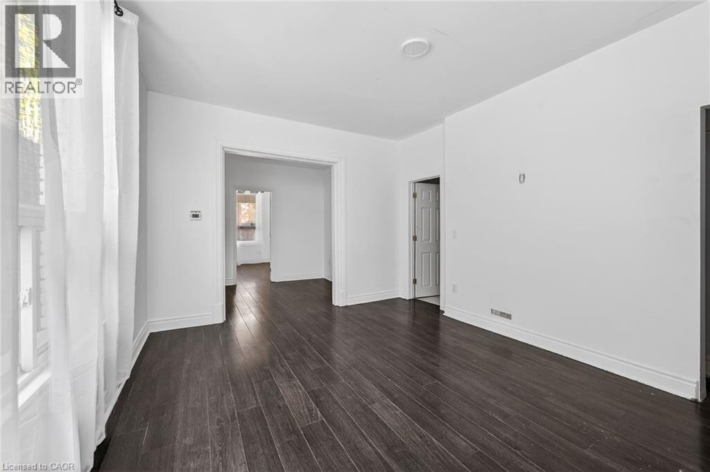 99 Leeming Street, Hamilton, ON - Indoor Photo Showing Other Room