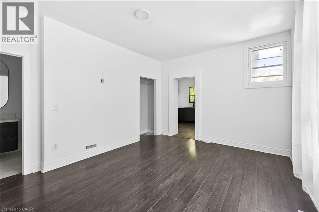 99 Leeming Street, Hamilton, ON - Indoor Photo Showing Other Room