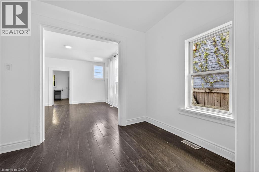 99 Leeming Street, Hamilton, ON - Indoor Photo Showing Other Room