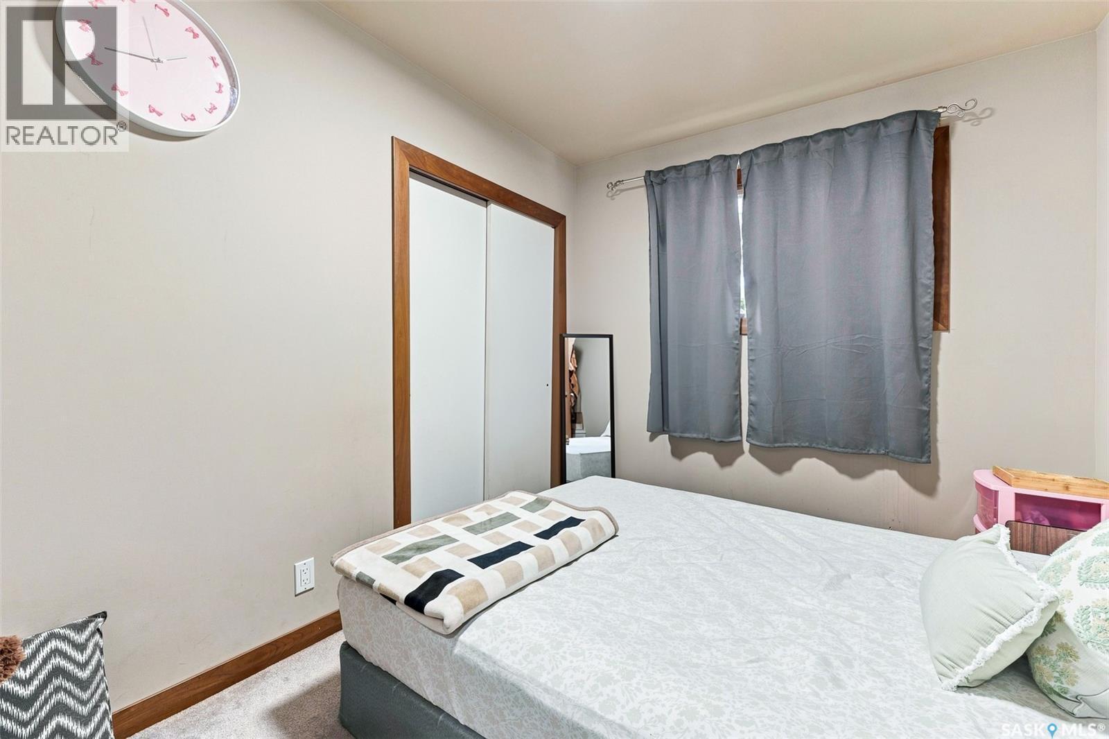 75 Cannon Street, Regina, SK - Indoor Photo Showing Bedroom