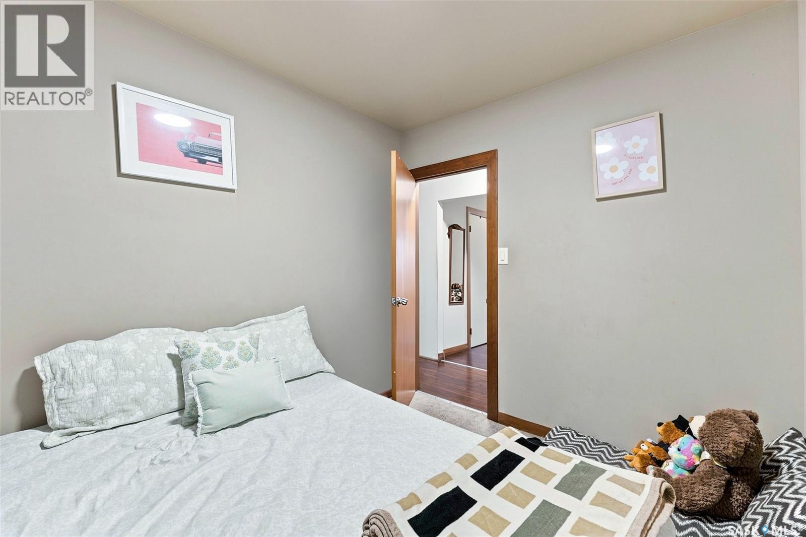 75 Cannon Street, Regina, SK - Indoor Photo Showing Bedroom
