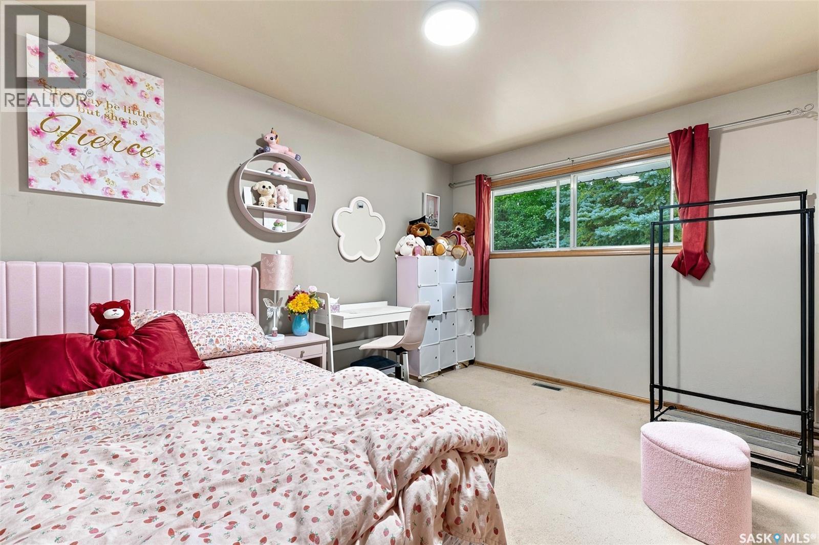 75 Cannon Street, Regina, SK - Indoor Photo Showing Bedroom