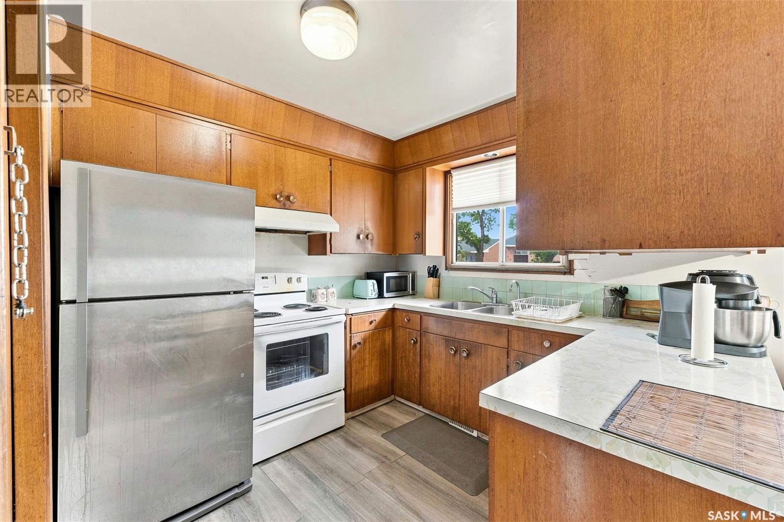 75 Cannon Street, Regina, SK - Indoor Photo Showing Kitchen With Double Sink