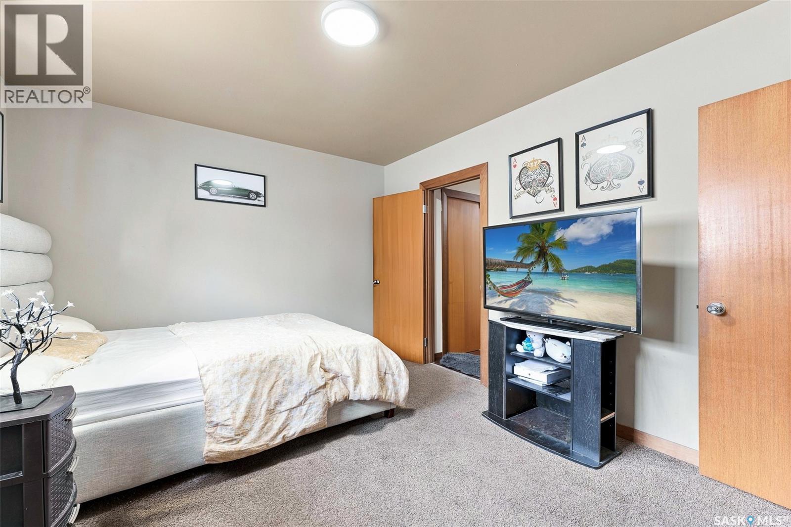 75 Cannon Street, Regina, SK - Indoor Photo Showing Bedroom