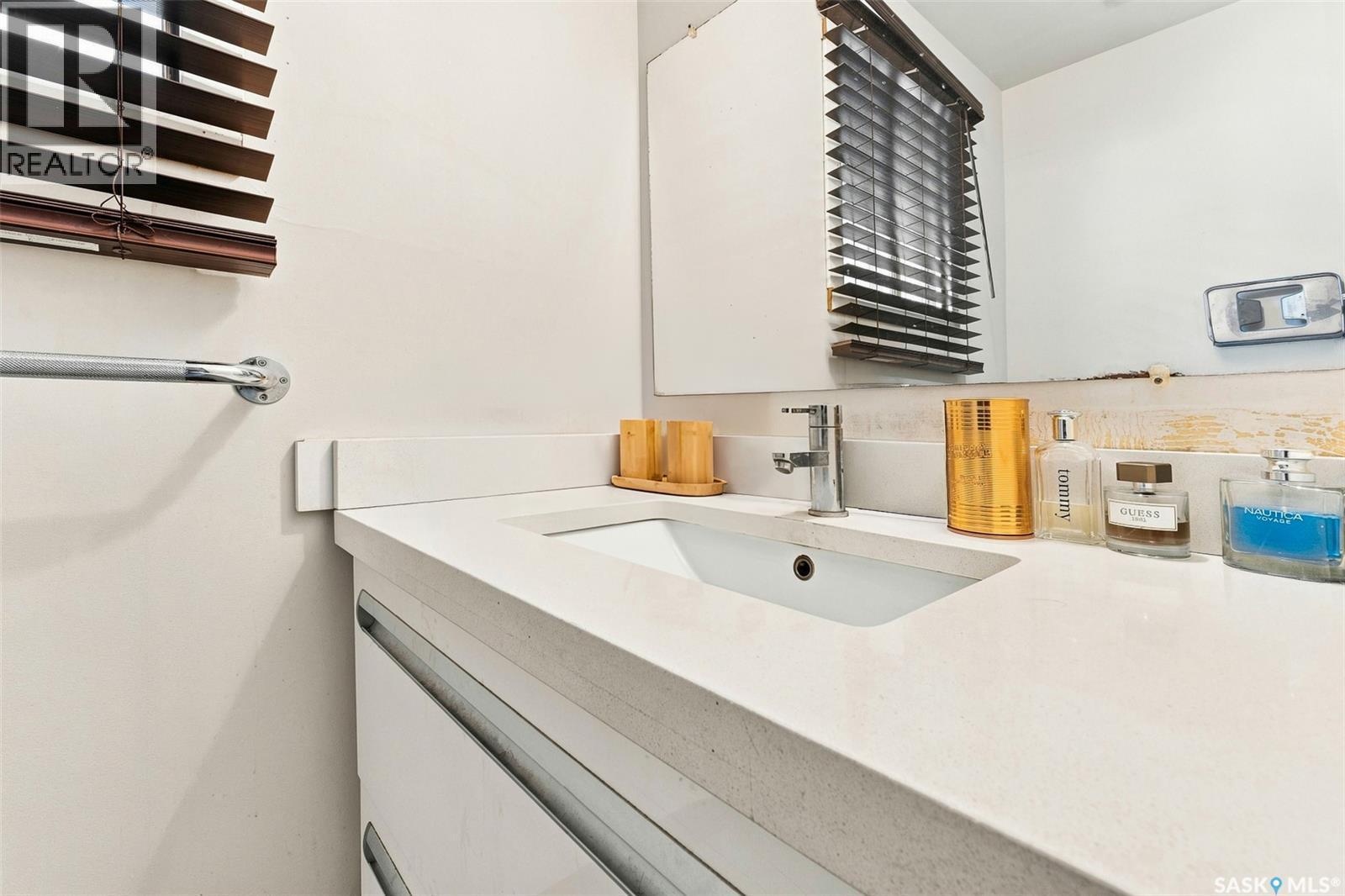 75 Cannon Street, Regina, SK - Indoor Photo Showing Bathroom