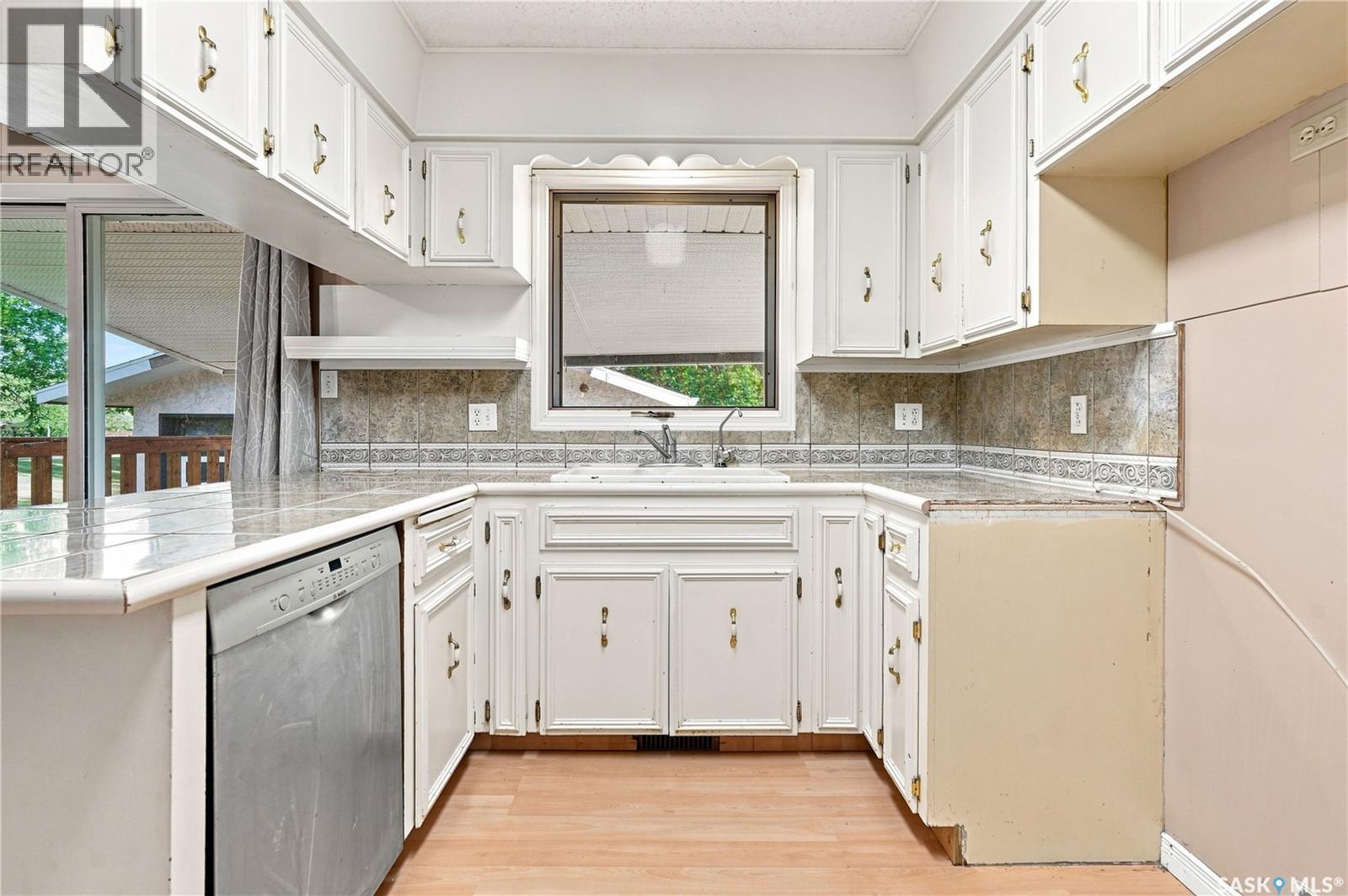 363 Rodenbush Drive, Regina, SK - Indoor Photo Showing Kitchen