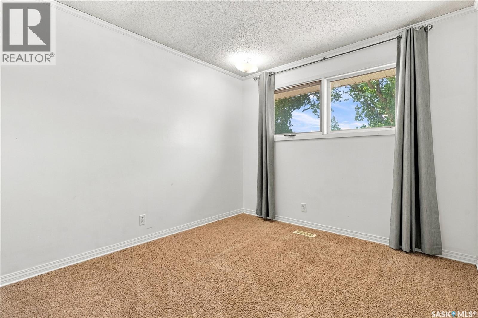 363 Rodenbush Drive, Regina, SK - Indoor Photo Showing Other Room
